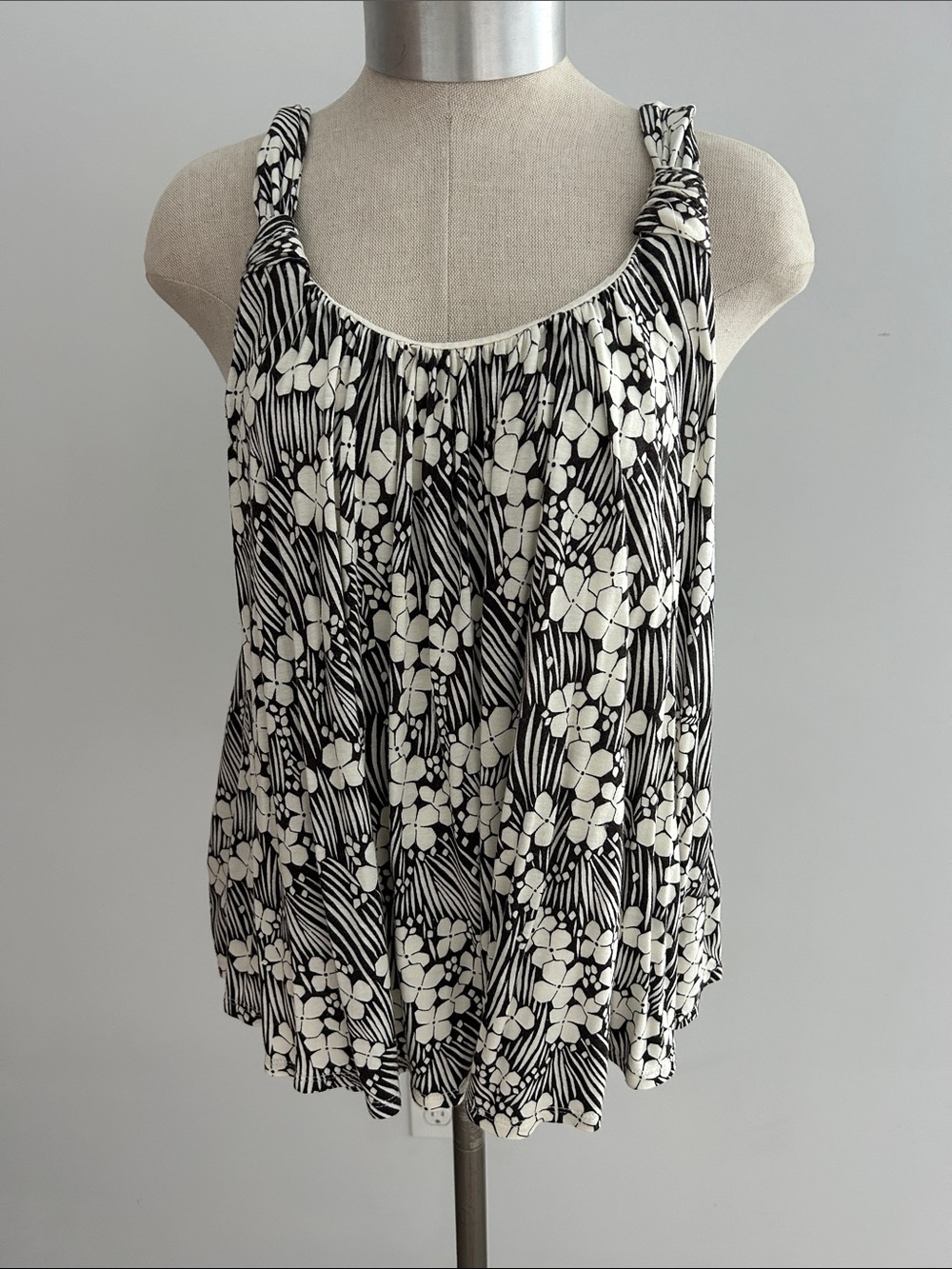 Anthropologie Vanessa‎ Virginia Black and White  Floral Knot-Shoulder Tank